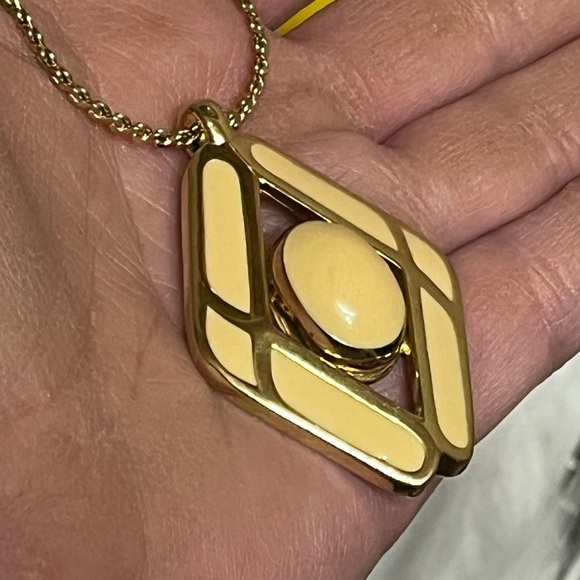 Christian Dior Vintage Cream Enamel Necklace - Picture 8 of 11